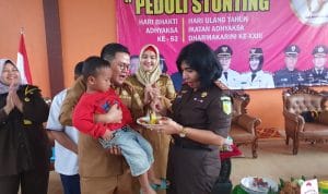 Peduli Stunting, Kejari Bangka Selatan berikan Makanan Tambahan 