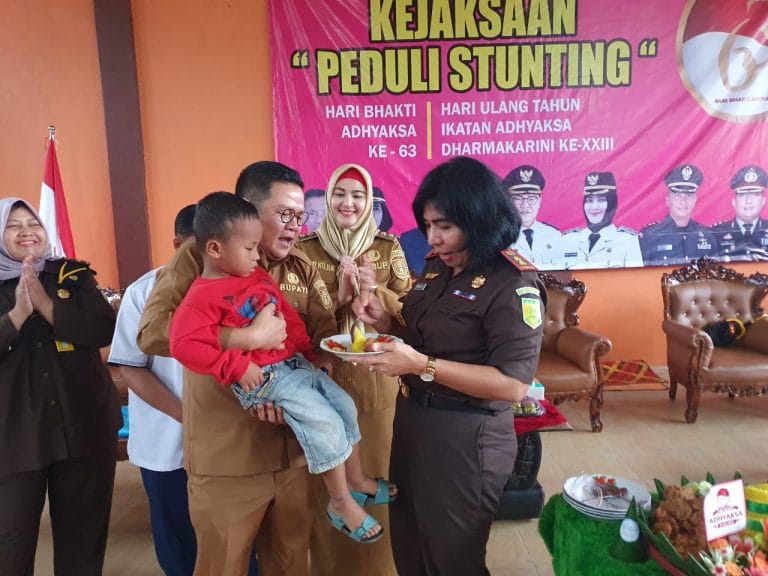 Peduli Stunting, Kejari Bangka Selatan berikan Makanan Tambahan 