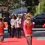 Kedatangan Kapolda Babel Yang Baru Disambut Dengan Tarian dan Pedang Pora