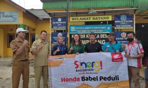 Honda Babel Salurkan Paket Sembako ke Warga Terdampak Angin Puting Beliung di Desa Tempilang