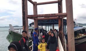 Pastikan Keamanan Penumpang di Pelabuhan Sadai, Personil Pos Pam Sadai Lakukan Ini