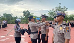Kapolres Bangka Barat Pimpin Upacara Kenaikan Pangkat
