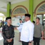 Bersama Ratusan Jemaah, Pj Gubernur Safrizal Ikut Salatkan Jenazah Ayahanda ‘Atok Kulop”