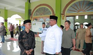 Bersama Ratusan Jemaah, Pj Gubernur Safrizal Ikut Salatkan Jenazah Ayahanda ‘Atok Kulop”