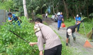 Peduli Lingkungan, Polres Bangka Sapu Bersih Sampah di Pesisir Pantai Pulau Punai