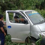 Kecelakaan Tunggal, Mobil Daihatsu Gran Max Nyungsep ke Semak Belukar