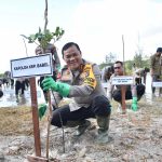 Polda Babel Tanam 1.300 Pohon Mangrove