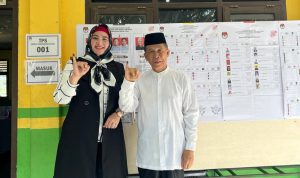 Sukseskan Pemilu 2024, Debby – Jamro Gunakan Hak Pilihnya