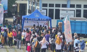 Kurang dari Dua Jam, Dua Ton Beras di Operasi Pasar Kelurahan Temberan Ludes Terjual