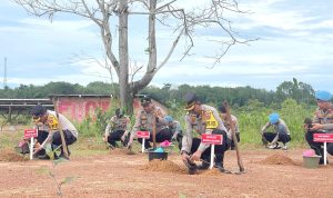 Polres Basel Tanam Bibit Buah di Lahan Bekas Tambang