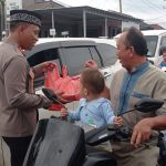 Berkah Ramadan, Polres Basel Bagi-bagi Takjil Gratis ke Pengguna Jalan