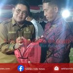 Bupati Basel Serahkan Perlengkapan Sekolah Gratis untuk Peserta Didik Baru