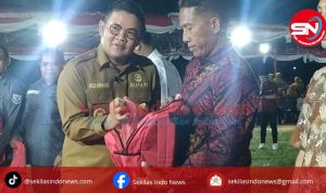 Bupati Basel Serahkan Perlengkapan Sekolah Gratis untuk Peserta Didik Baru