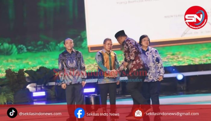 Pj Gubernur Babel Raih Penghargaan dari Menteri LHK di Festival LIKE 2 