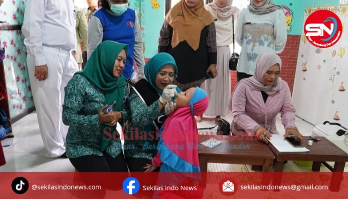 Pj Ketua TP PKK Pangkalpinang Tinjau Pemberian Imunisasi Polio di TK Ibnu Sina