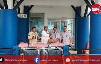 PT Timah Serahkan Bantuan Kursi Roda dan Tandu Pasien di Pelabuhan Sri Tanjung Gelam Karimun