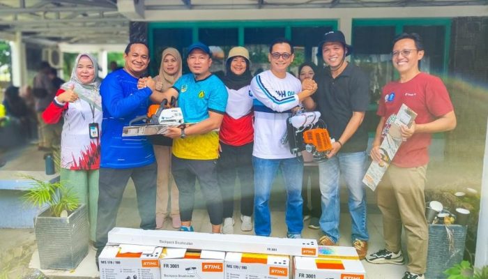 PT Timah Serahkan Bantuan Alat Kebersihan ke DLH Bangka