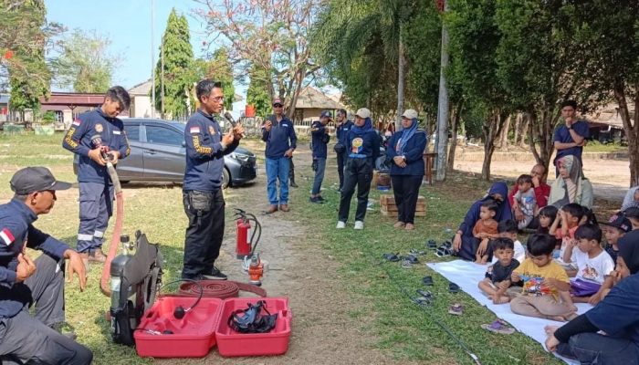 Tim Damkar PT Timah Bersama Alinea Edukasi Anak Usia Dini Cara Tangani Kebakaran