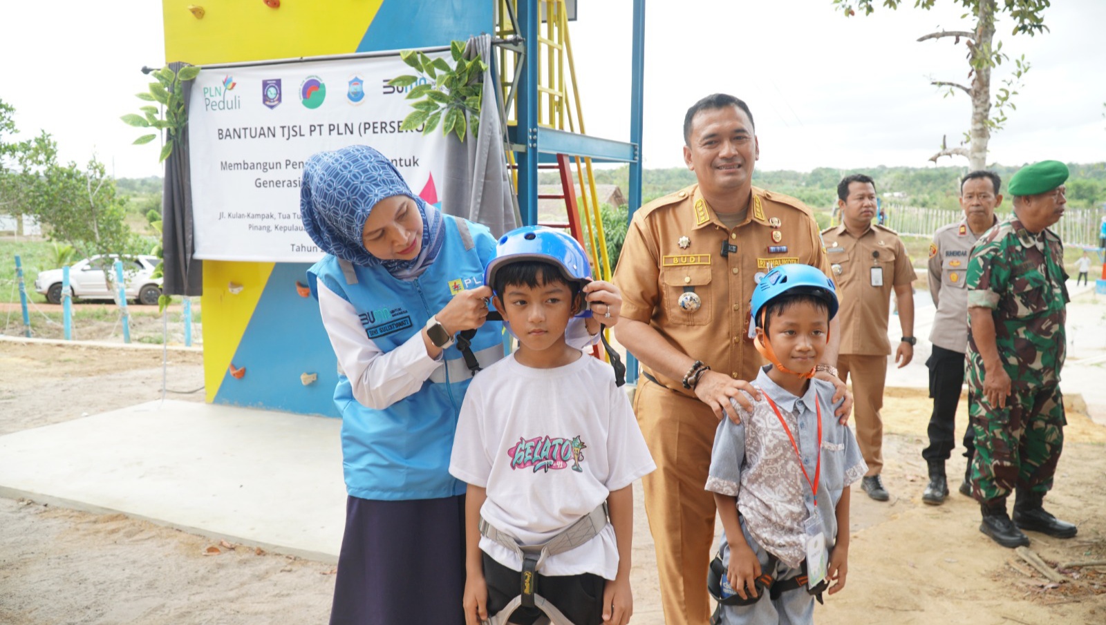 PLN Salurkan Bantuan