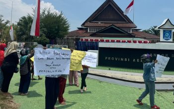 Keluarga Korban KDRT Gelar Aksi Demo, Busui: Imam Wahyudi Tak Layak Jadi Anggota Dewan