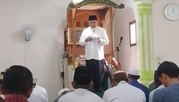 Jadi Khotib Jumat, Erzaldi: Mari Perkuat Keimanan dan Ketaqwaan Kepada Allah SWT