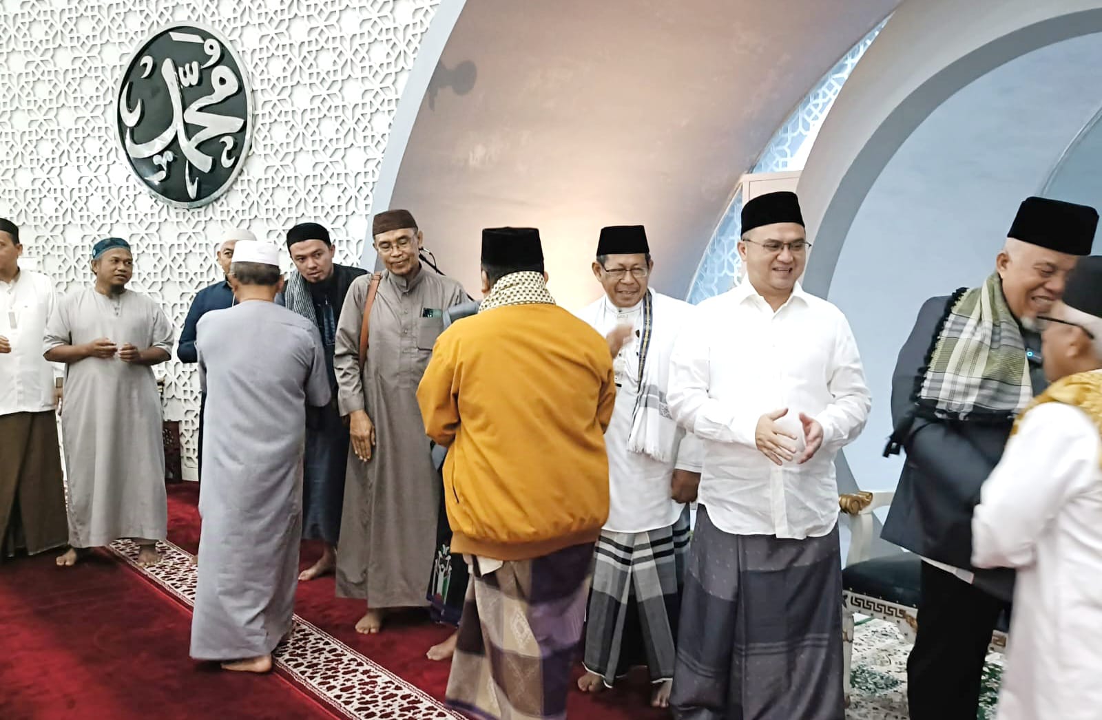 Erzaldi Rosman Salat Subuh berjamaah