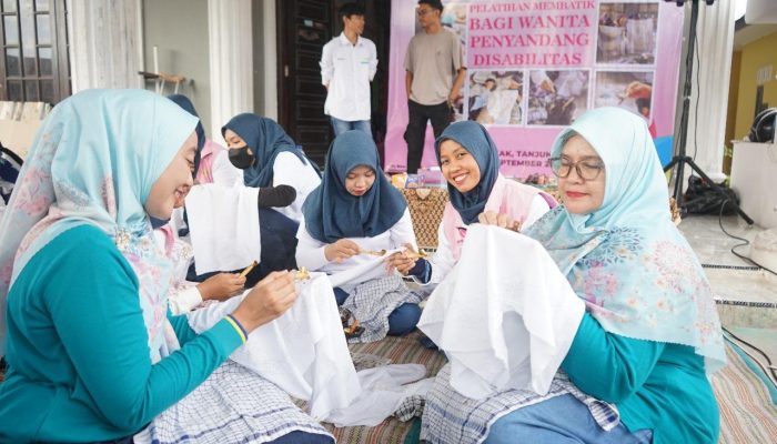 Srikandi PLN Dukung Pemberdayaan Perempuan Disabilitas Melalui Pelatihan Membatik