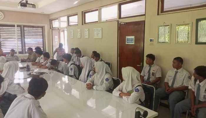 PT Timah Fasilitasi Pelajar SMK Negeri 1 Mentok untuk PKL