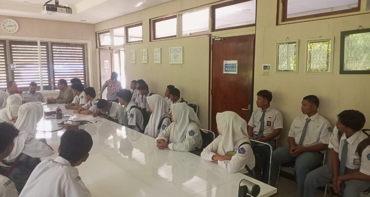 PT Timah Fasilitasi Pelajar SMK Negeri 1 Mentok untuk PKL