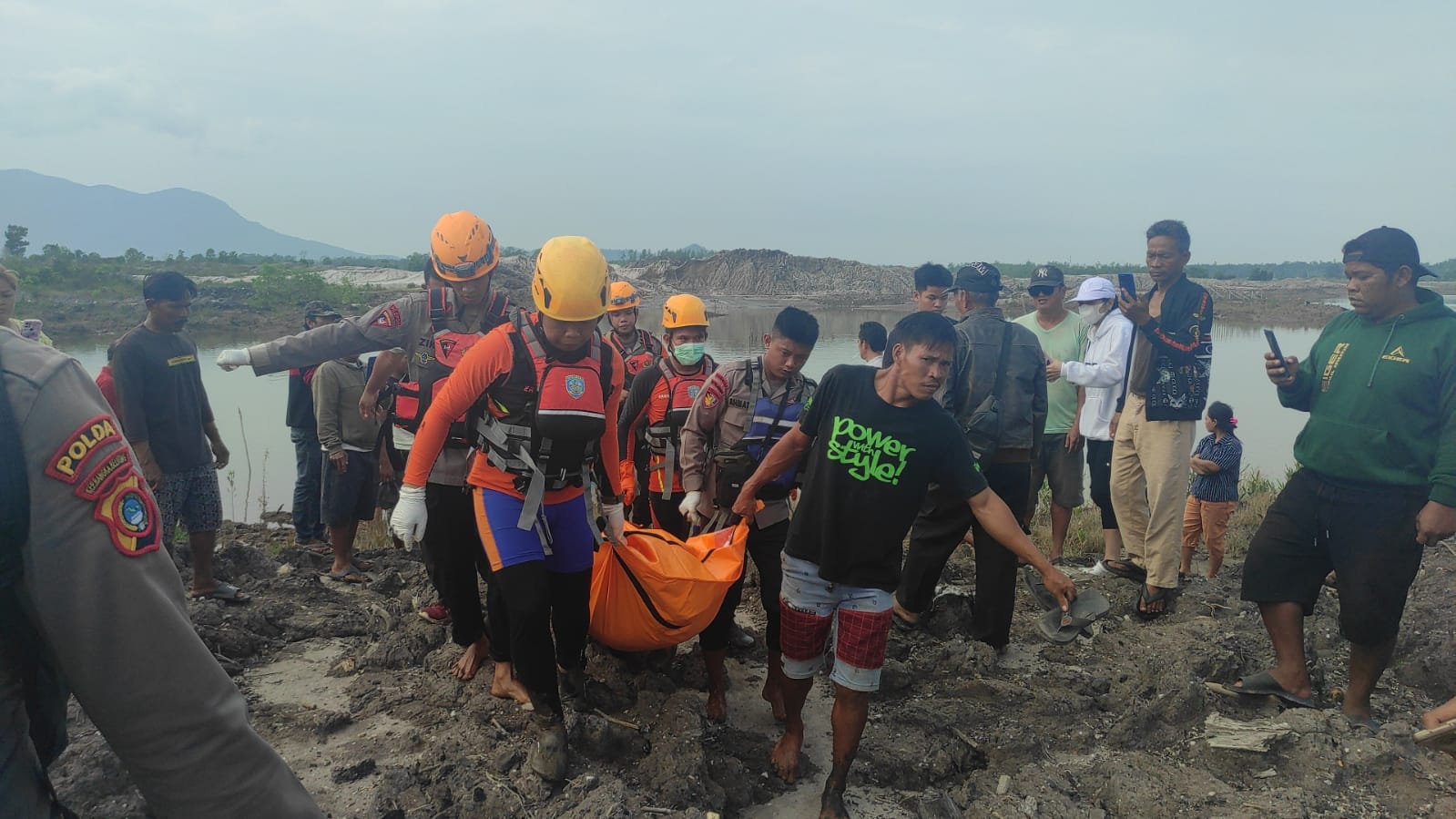 Tim Gabungan Evakuasi Korban yang Diserang Buaya