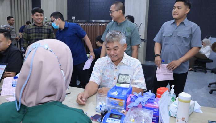 Divisi Humas Polri Gelar Donor Darah Bersama Media