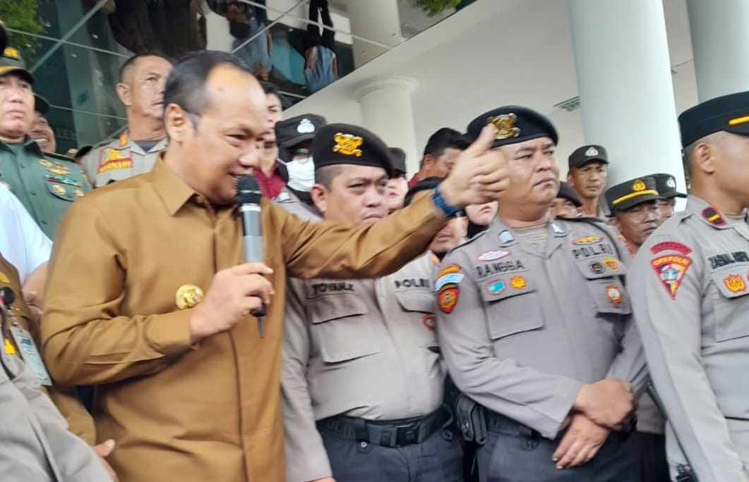 Pj Gubernur Babel Terima Aksi Demo Penolakan Tambang di Laut Beriga