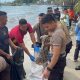 Polres Bangka Selatan Tunjukkan Semangat Kepahlawanan dengan Gotong Royong Bersih Pantai