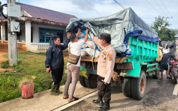 Polres Bangka Selatan Kawal Distribusi Bantuan Pestisida APBN 2024