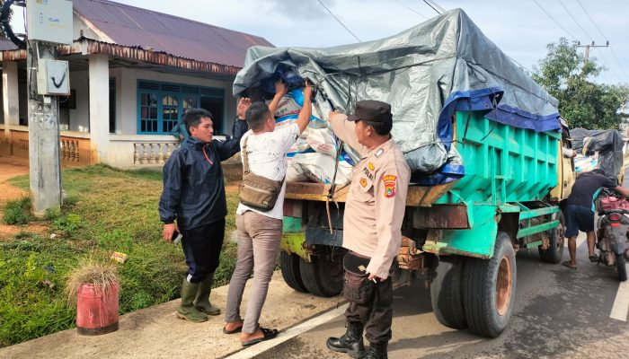 Polres Bangka Selatan Kawal Distribusi Bantuan Pestisida APBN 2024