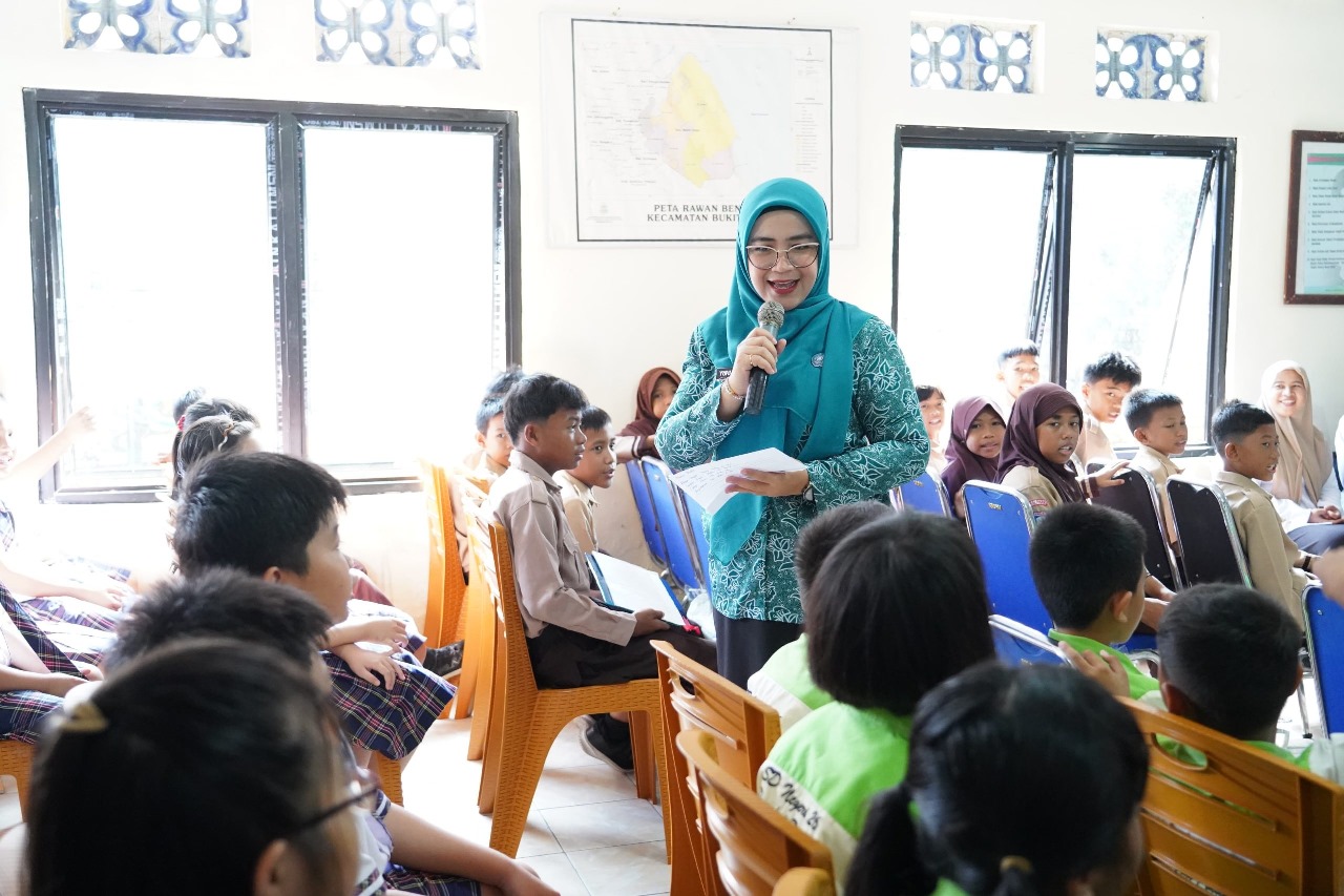 Yuniar Dorong Literasi Anak Melalui Nempel Asik