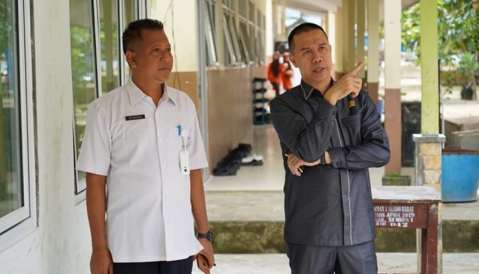 Eddy Iskandar Tinjau Renovasi SMA Negeri 1 Mendo Barat, Dorong Percepatan Pembangunan