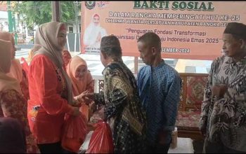 DWP Bangka Selatan Bagikan 126 Paket Sembako di Peringatan HUT ke-25