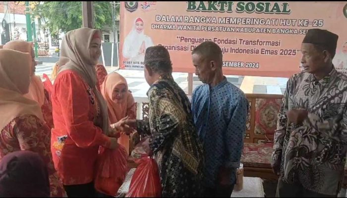 DWP Bangka Selatan Bagikan 126 Paket Sembako di Peringatan HUT ke-25