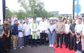 Dukung Energi Berkelanjutan, Wamen Desa PDT Lepas Touring EV di Pangkalpinang