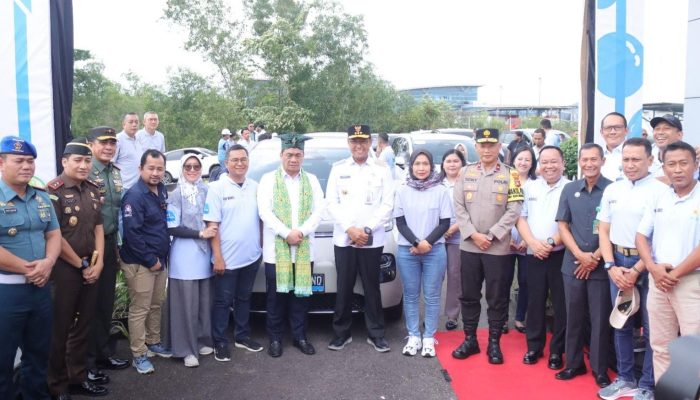 Dukung Energi Berkelanjutan, Wamen Desa PDT Lepas Touring EV di Pangkalpinang