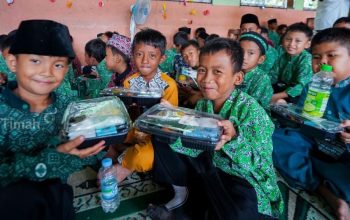 Wujudkan Indonesia Emas 2045, PT Timah Kembali Gelar Program Makan Bergizi di Bangka Tengah