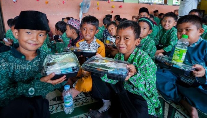 Wujudkan Indonesia Emas 2045, PT Timah Kembali Gelar Program Makan Bergizi di Bangka Tengah