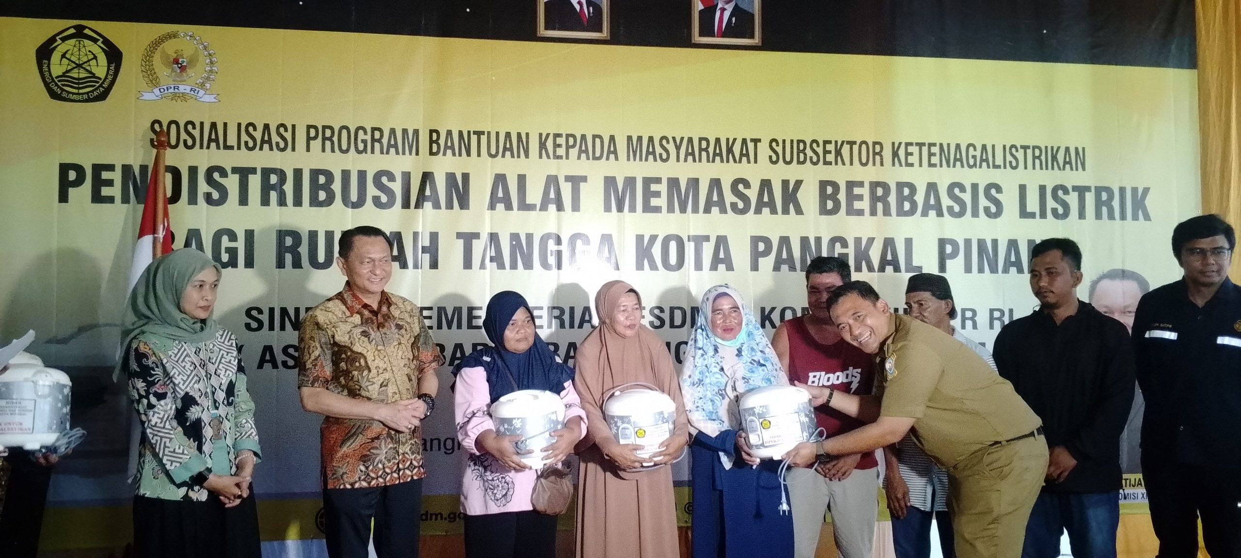 Pemkot Pangkalpinang Distribusikan Alat Masak Listrik kepada Ratusan Warga