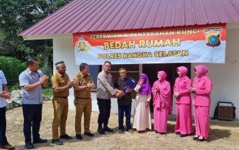 Polres Basel Peduli, Serahkan Kunci Rumah untuk Masyarakat Desa Pasir Putih