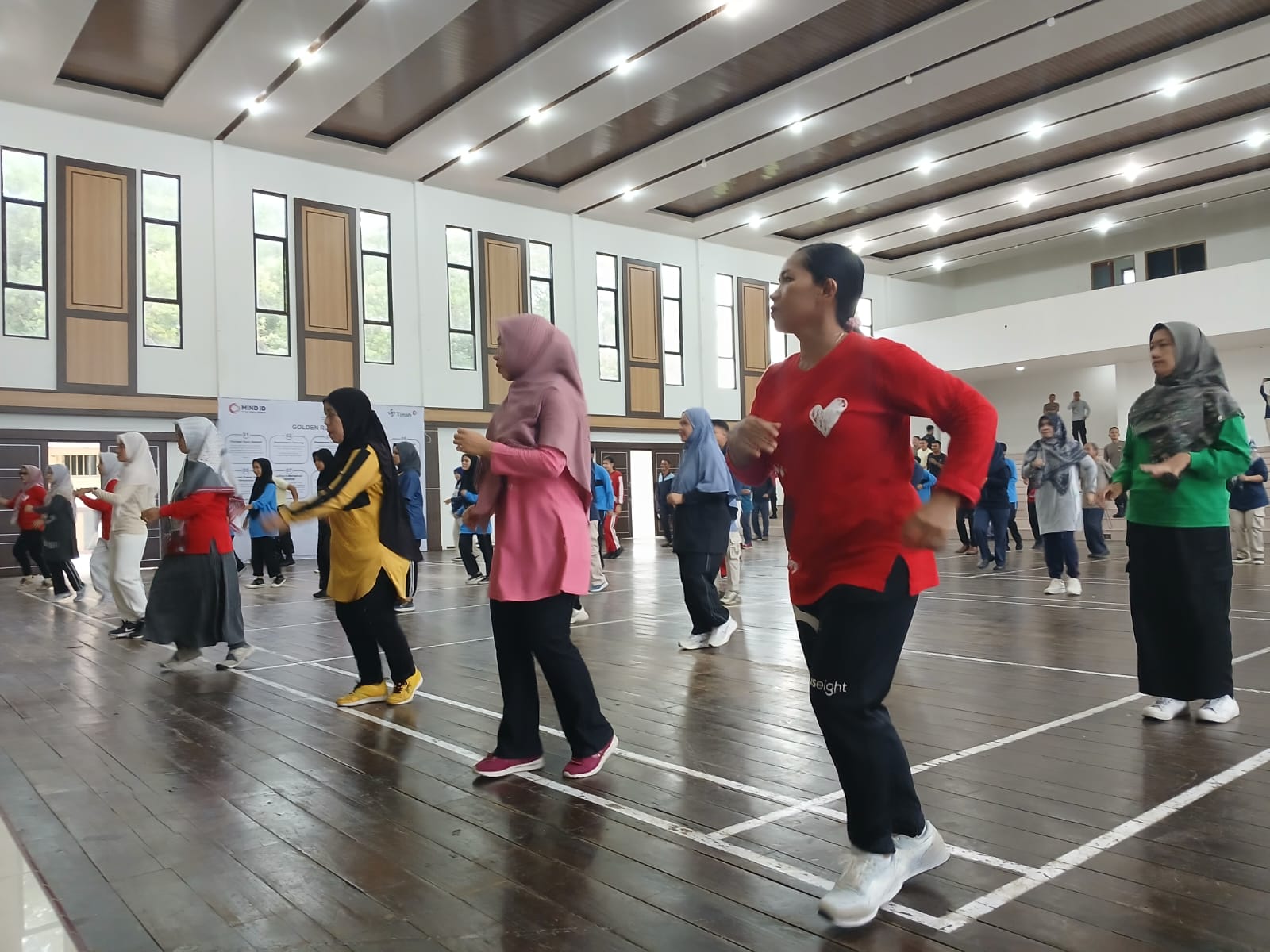 PT Timah Gelar Senam Sehat Bersama Mitra Kerja dan Masyarakat di Bangka Barat