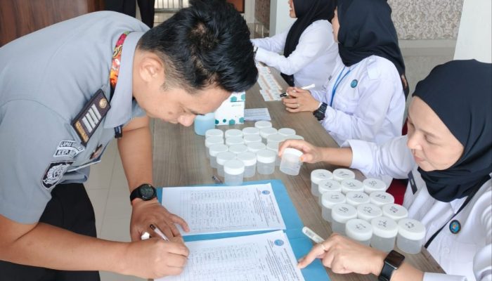 Seluruh Pegawai Lapas Narkotika Pangkalpinang Tes Urine, Ternyata Hasilnya…