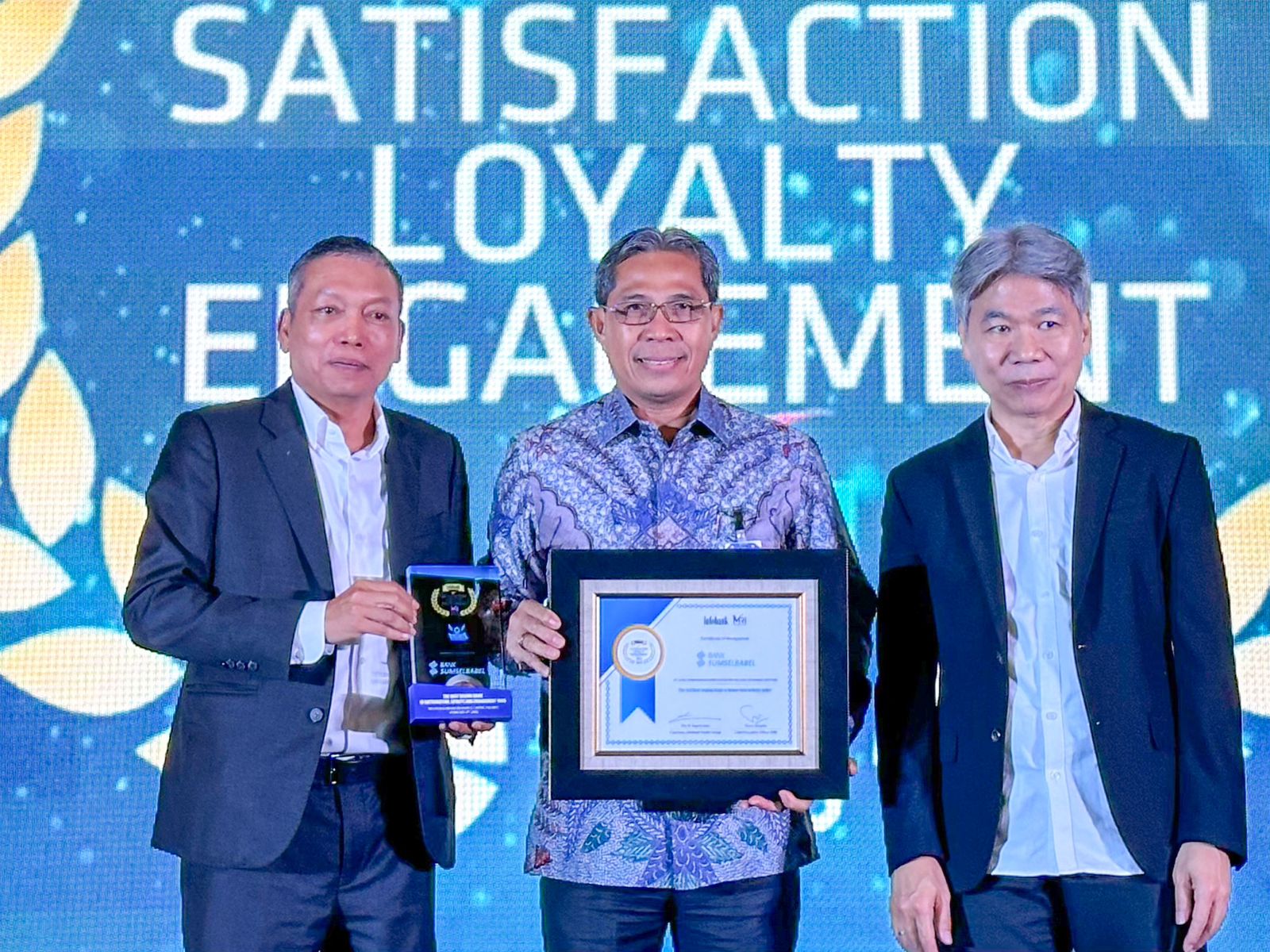 Layanan Memuaskan Nasabah, Bank Sumsel Babel Raih SLE Award 2025