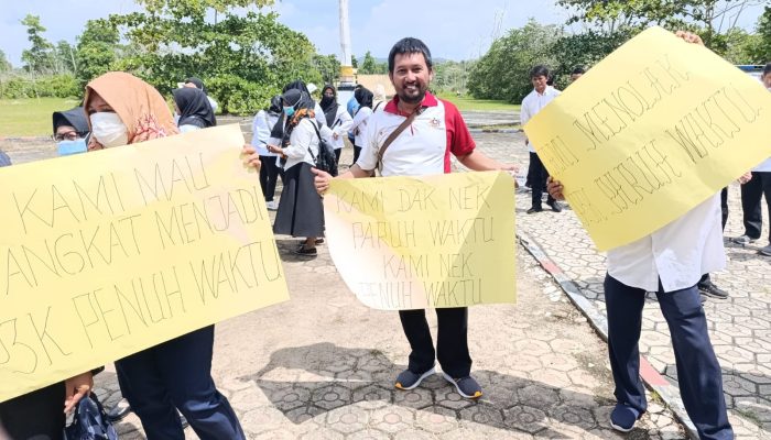 Tak Lulus PPPK, Ratusan Honorer Geruduk DPRD Bangka Selatan