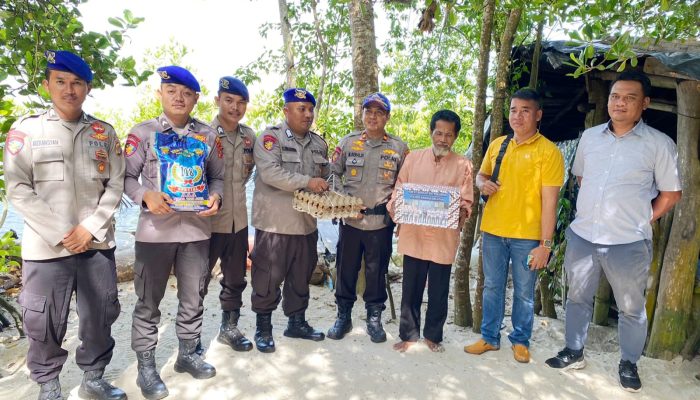 Sat Polairud Polres Basel Peduli Masyarakat Pesisir Lewat Kegiatan Jumat Berkah